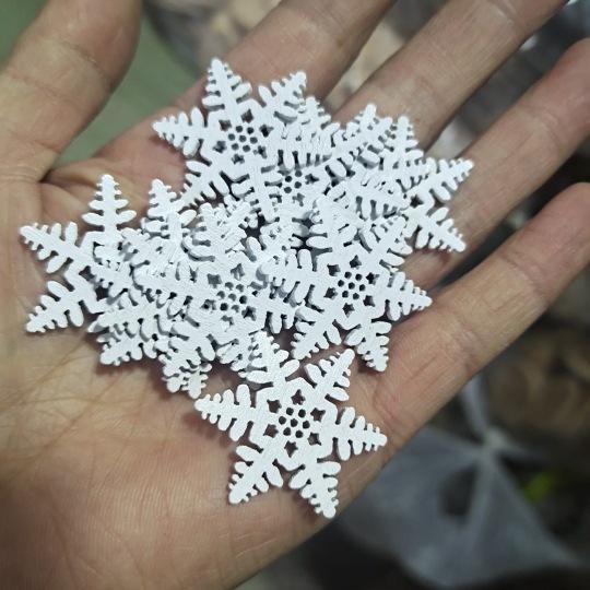 2022 Wooden Snowflake Christmas Decoration Supplies Wooden Craft Ornaments 100 Packs